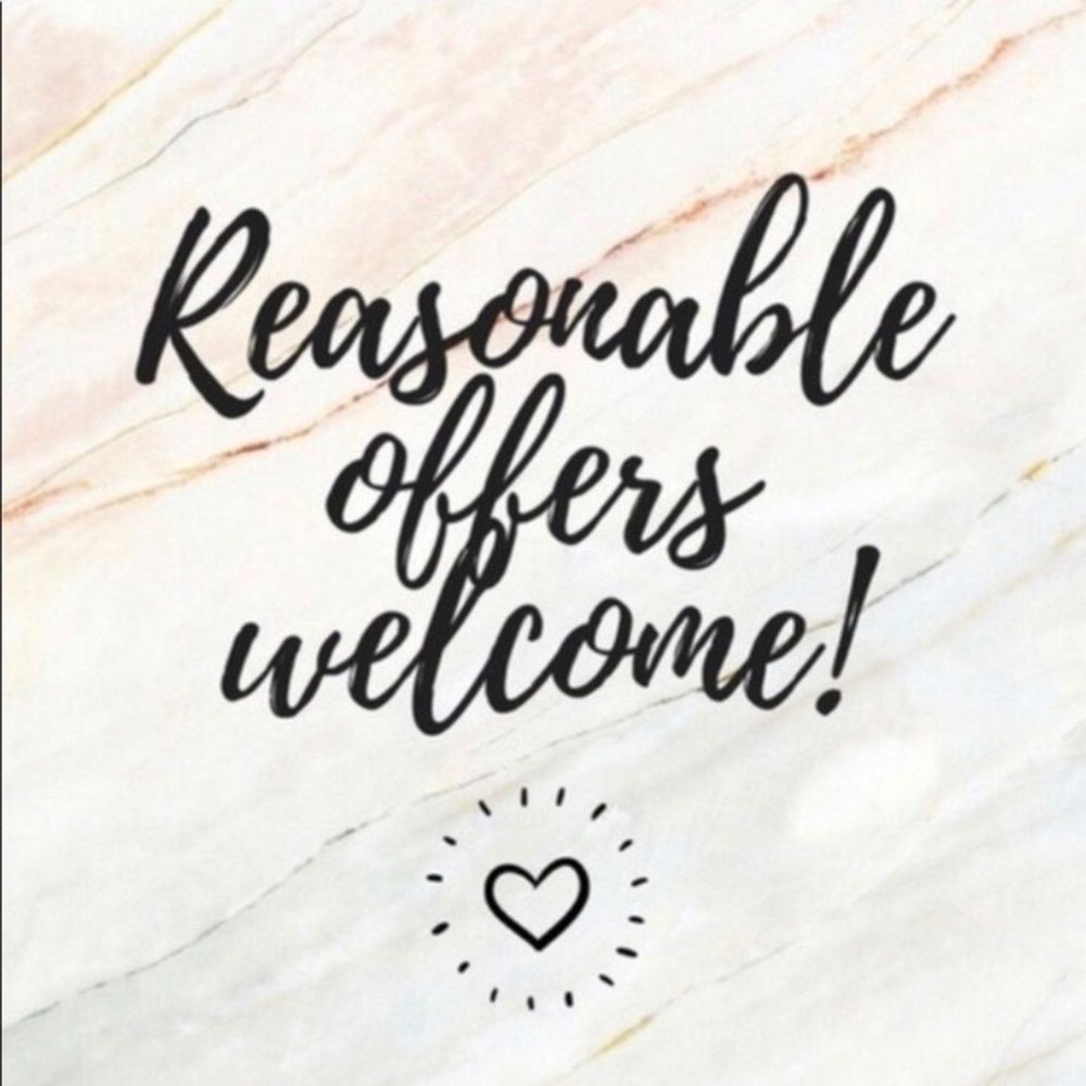 I accept reasonable offers! 🖤
